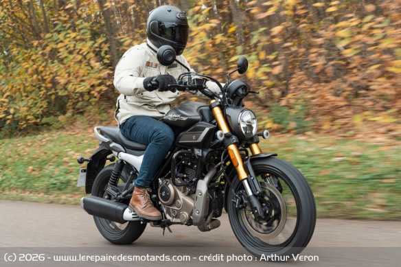 Maniable et progressive, la Hunk se révèle très simple à prendre en main