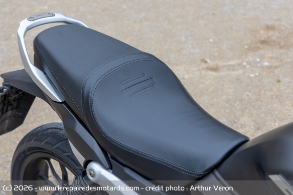 La selle biplace de la Hero Hunk 440