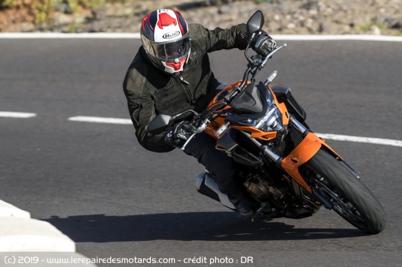 La Honda CB500F en virage
