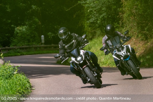 La Honda brille en zone urbaine par son confort, là où la CFMOTO se faufile mieux dans le trafic