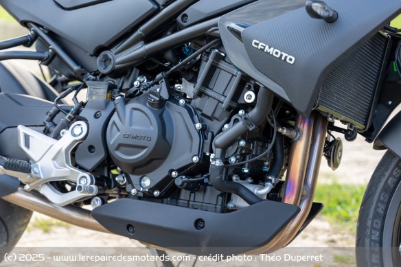 Le moteur bicylindre de la CFMOTO 450NK
