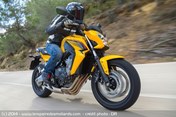 Honda CB 650 F sur autoroute