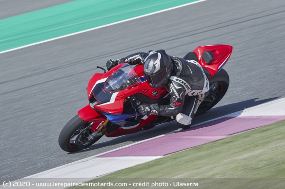 La Fireblade en courbe rapide