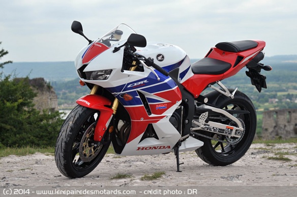 Honda CBR 600 RR de côté