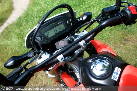 Essai Honda CRF250L : réservoir qui ferme à clé