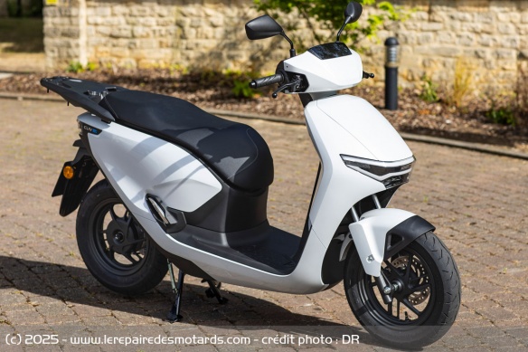 Le scooter &eacute;lectrique Honda CUV e: