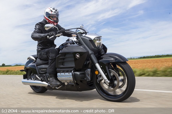 Honda F6C sur autoroute