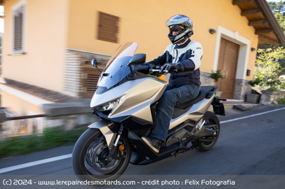 Essai du Honda Forza 750 en ville