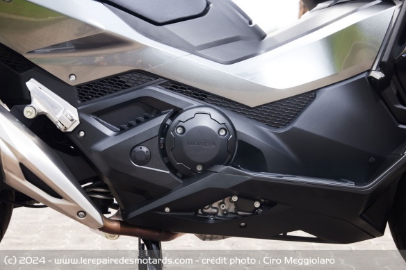 Le moteur bicylindre du Honda Forza 750