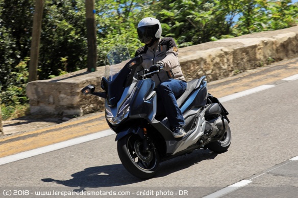 Essai du Honda Forza 300 sur les petites routes