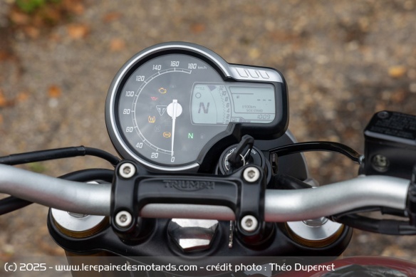 Même chose pour la Speed 400 qui y ajoute un afficheur LCD