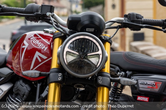 Le phare avant de la Triumph Speed 400