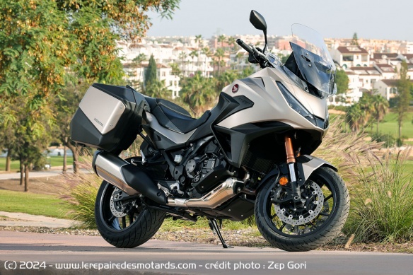 Honda a retravaillé le design de sa routière pour 2025
