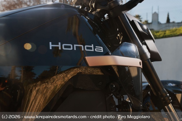 L'habillage de la moto est assez &eacute;pur&eacute;