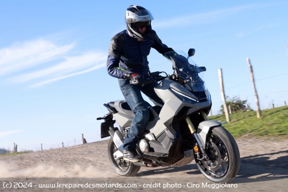 Le X-ADV permet sans mal d'affronter quelques chemins