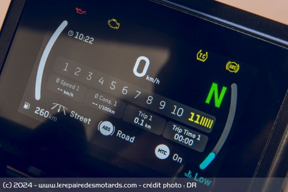 L'instrumentation est confiée à un compteur TFT de 5 pouces