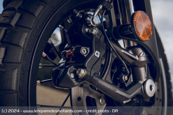 L'étrier radial offre un bon feeling et suffisemment de mordant