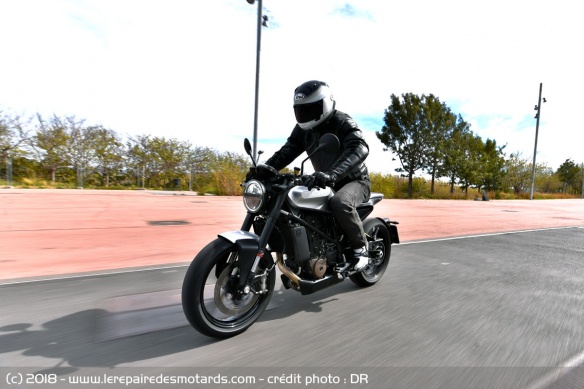 La Vitpilen 701 sur voie rapide