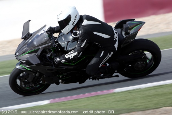 Kawasaki H2R sur nationale