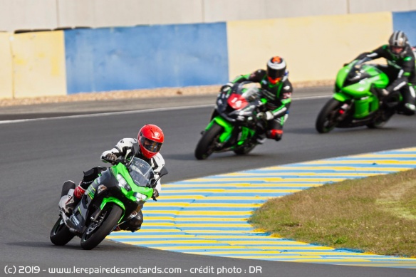 Les petites cylindrées comme la Ninja 400 sont très faciles d'accès
