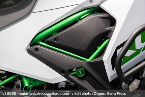 Côté cycle, la KLE est simple, mais efficace