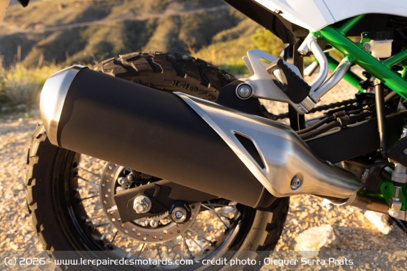 Le silencieux est bas et reste exposée aux aléas des sorties hors route