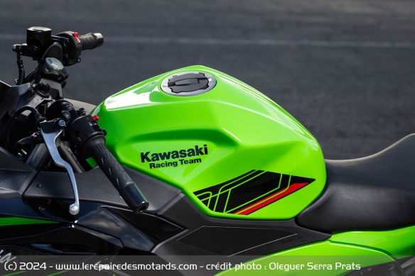 Le réservoir de la Kawasaki Ninja 500 SE