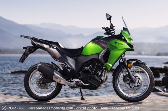 La Versys-X reprend les traits caractéristiques de la famille