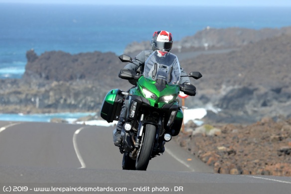 La Kawasaki Versys 1000 SE sur voie rapide