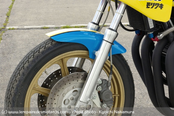 L'angle de fourche a été ouvert à 28°