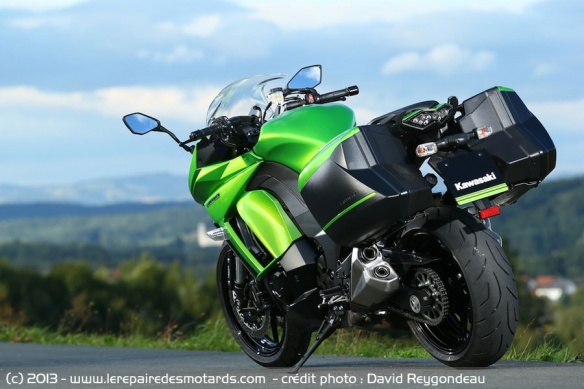 Vue arrière Kawasaki Z1000 SX 