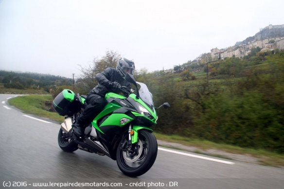 Kawasaki Z1000SX sous la pluie