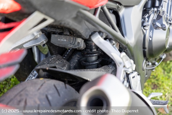 L'amortisseur arrière de la Honda CB1000 Hornet