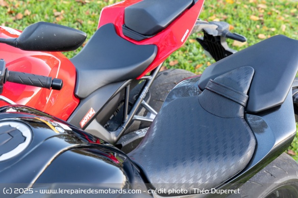 Les selles des Kawasaki Z1100 et Honda CB1000 Hornet