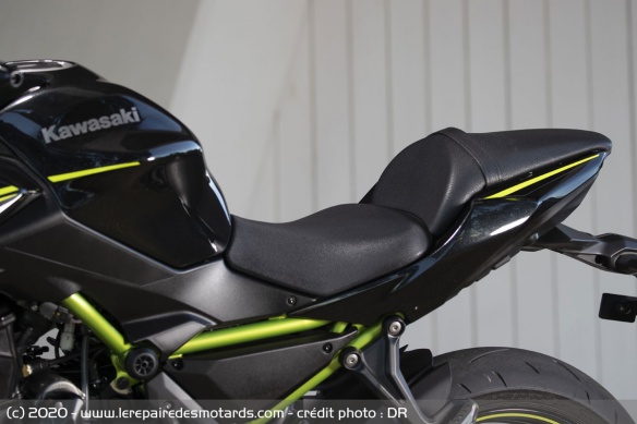 L'assise est toujours haute de 790 mm