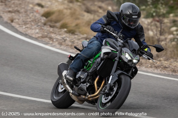 Même policée par Euro 5+, la Z900 reste une spécialiste de l'arsouille