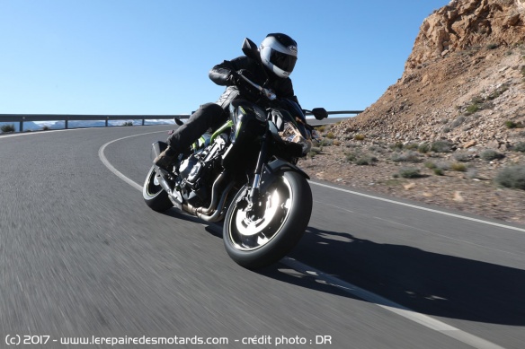 Kawasaki Z900 sur nationale