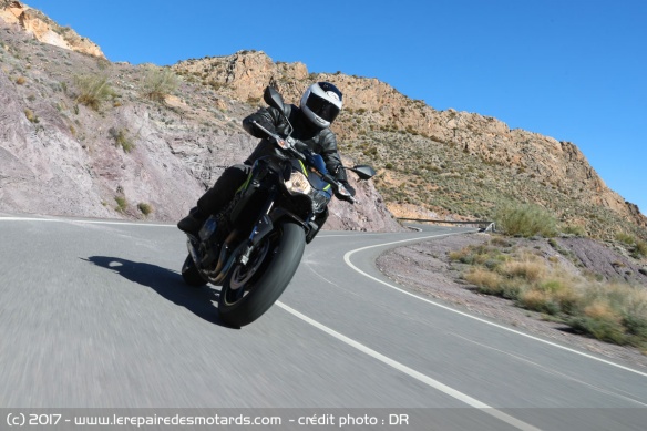 Kawasaki Z900 sur route