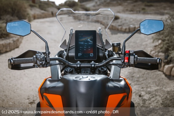 Le compteur TFT V80 de la KTM 1390 Super Adventure S EVO