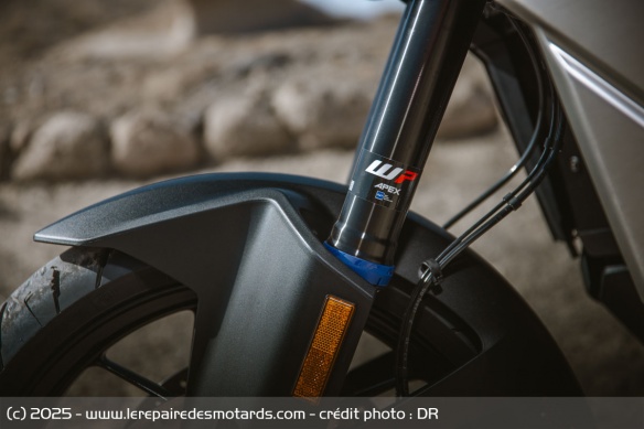 La fourche inversée WP à réglage électronique de la KTM 1390 Super Adventure S EVO