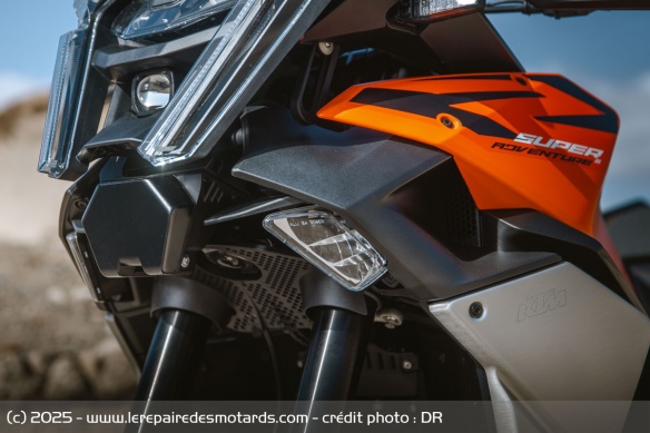 Le radar avant de la KTM 1390 Super Adventure S EVO