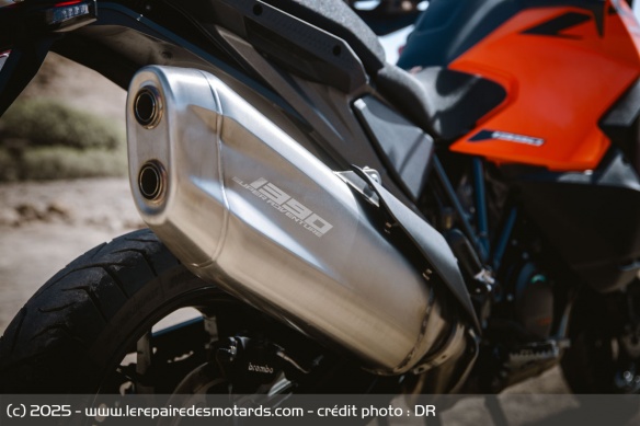 Le silencieux en inox de la KTM 1390 Super Adventure S EVO