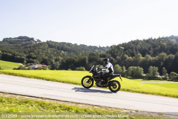 La KTM 390 Adventure en ligne droite