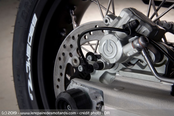 Le frein arrière de la KTM 690 SMC-R