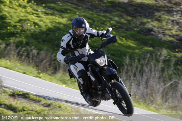 Essai de la KTM 690 SMC-R en ville