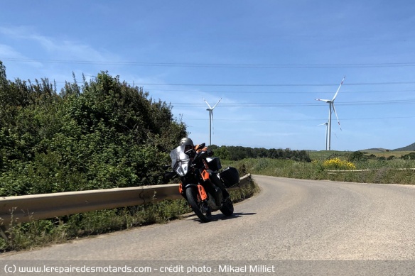 Stable à haute vitesse, la moto aurait pu bénéficier d'une bulle un peu moins découpée