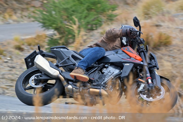 La KTM 990 Duke sur l'angle