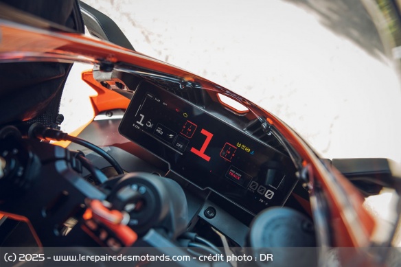 Le large écran TFT de 8,8 pouces offre une belle visibilité