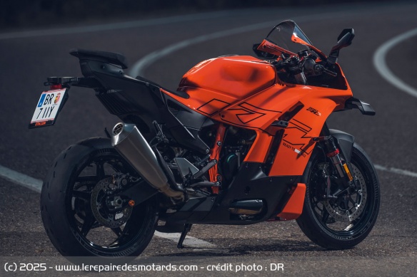 Le duo n'est clairement pas la vocation première de la KTM 990 RC R