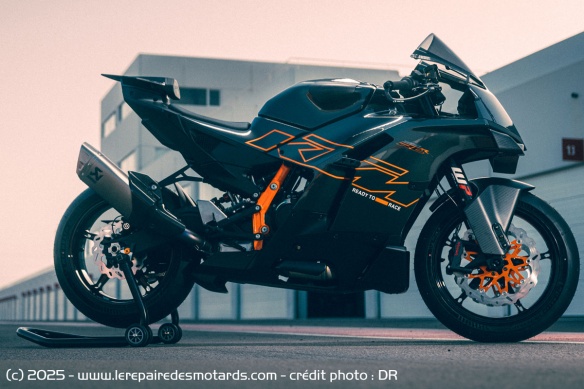 Une version Track, équipée pour la piste, est attendue pour février 2026